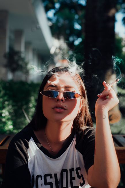 Ppl Smoking 1000+ Great Smoking Photos · Pexels · Free Stock Photos
