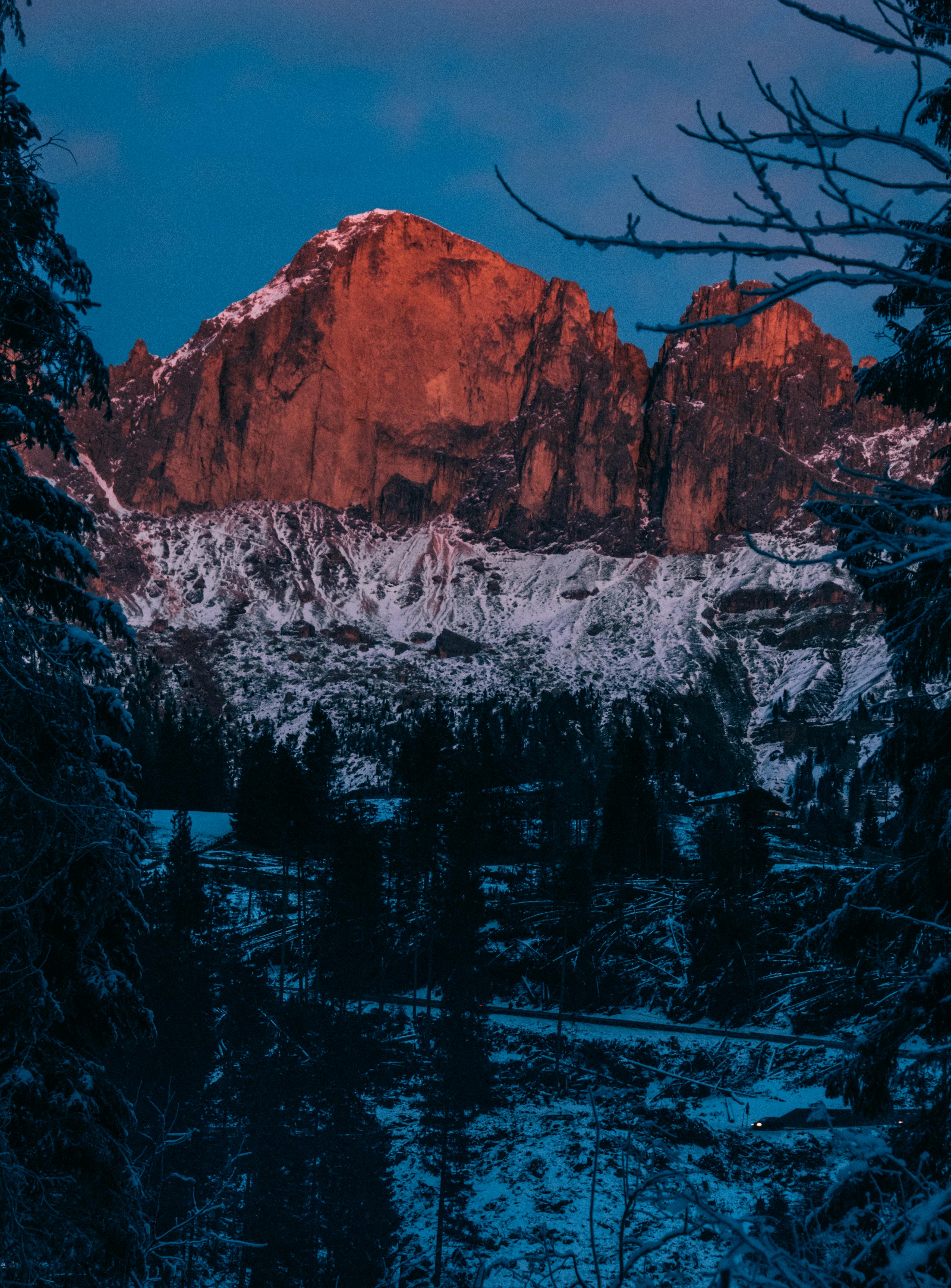 Kostenloses Foto zum Thema: berg, draußen, felsiger berg