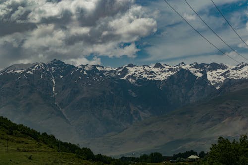 Foto d'estoc gratuïta de cobert de neu, muntanyes, neu