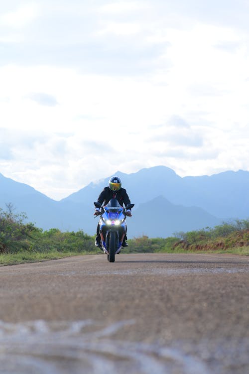 Motorcyclist Riding Yamaha YZF-R15 v3