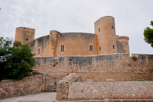 Foto stok gratis bangunan, castell de bellver, dinding