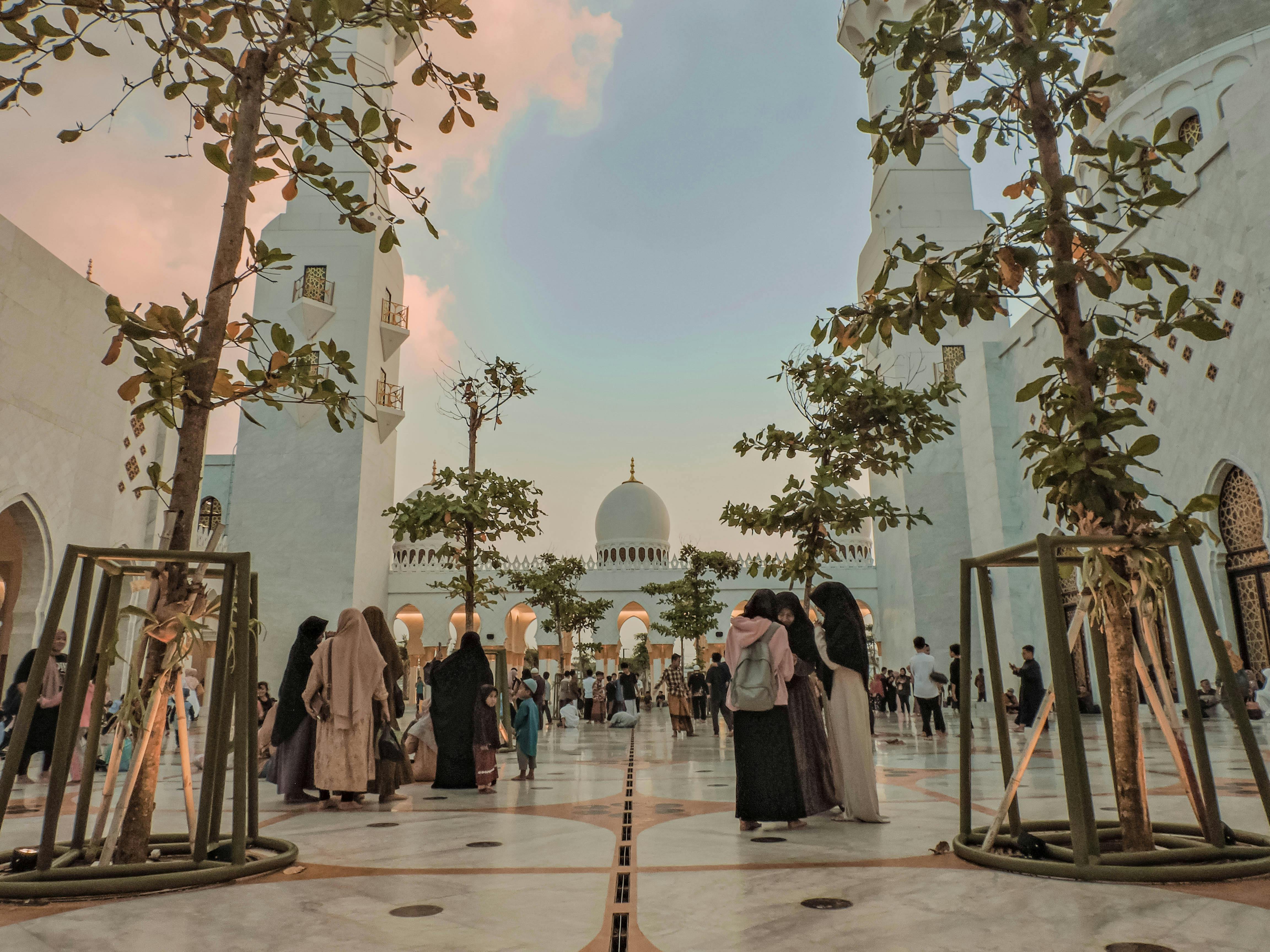 the setting of the mosque with the scenery and people visiting