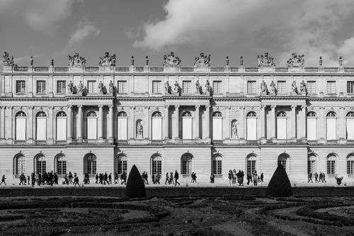 Free Elegant facade of the iconic Versailles Palace in Paris, France captured in black and white. Stock Photo