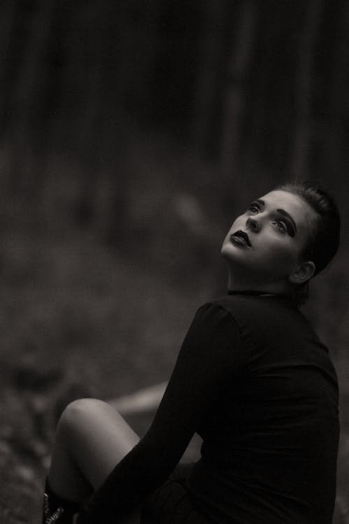 Foto profissional grátis de cara, mulher, olhando pra cima