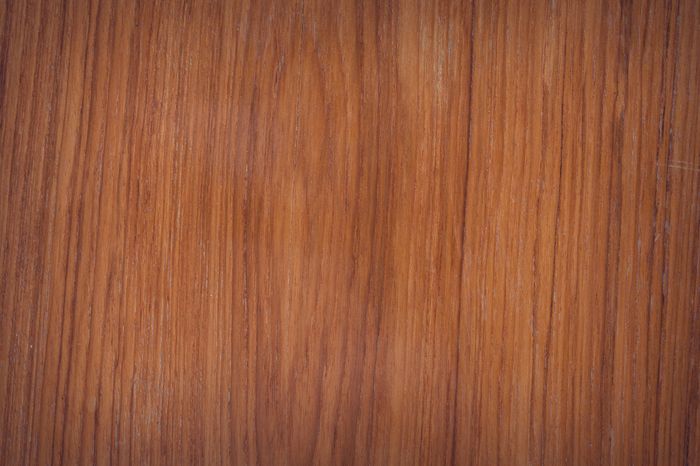 Planches de bois empilées, veines de chêne et de pin