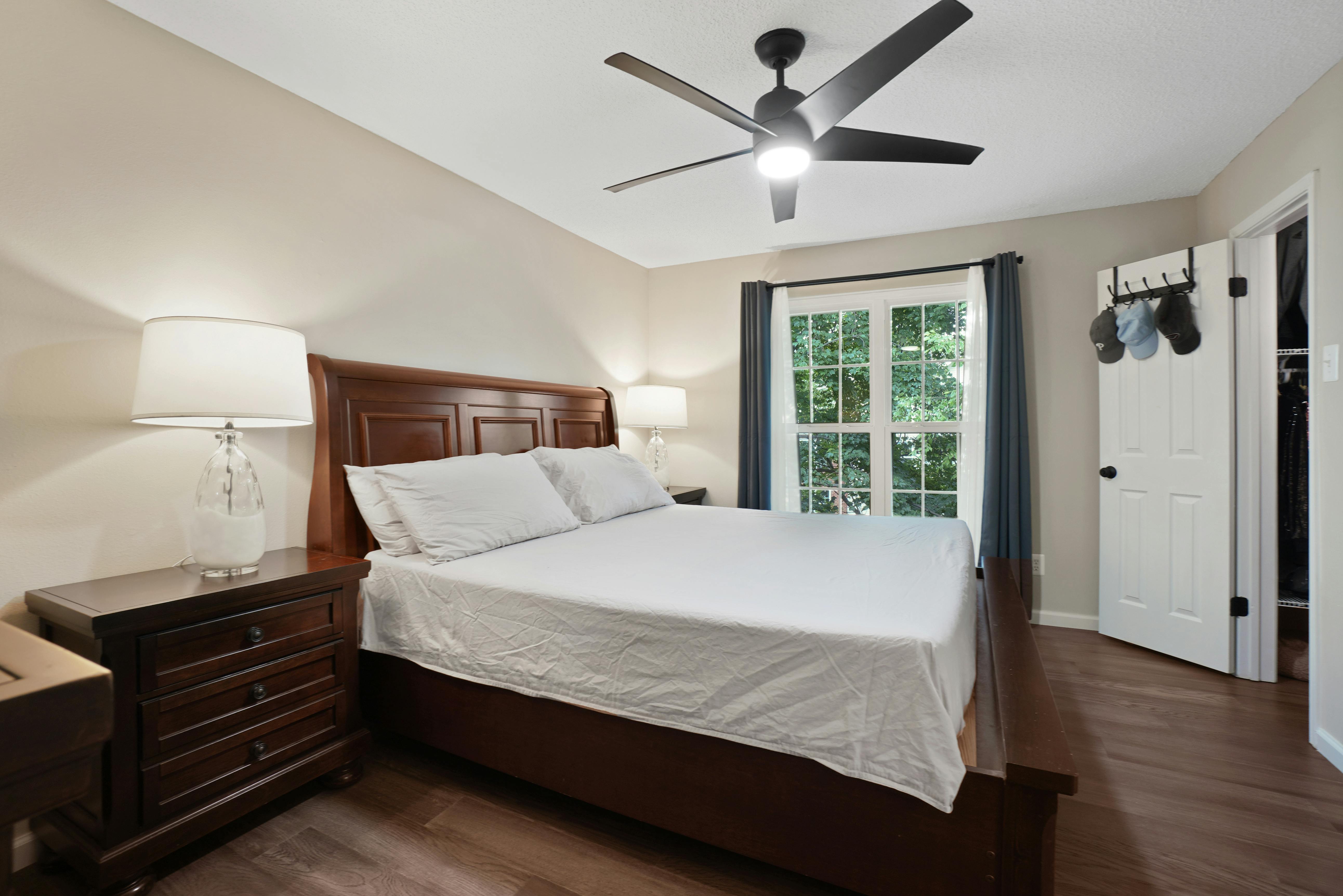 Fan over Bed in Hotel Room · Free Stock Photo