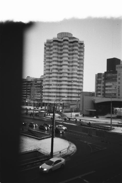 Fotos de stock gratuitas de arquitectura moderna, blanco y negro, calle