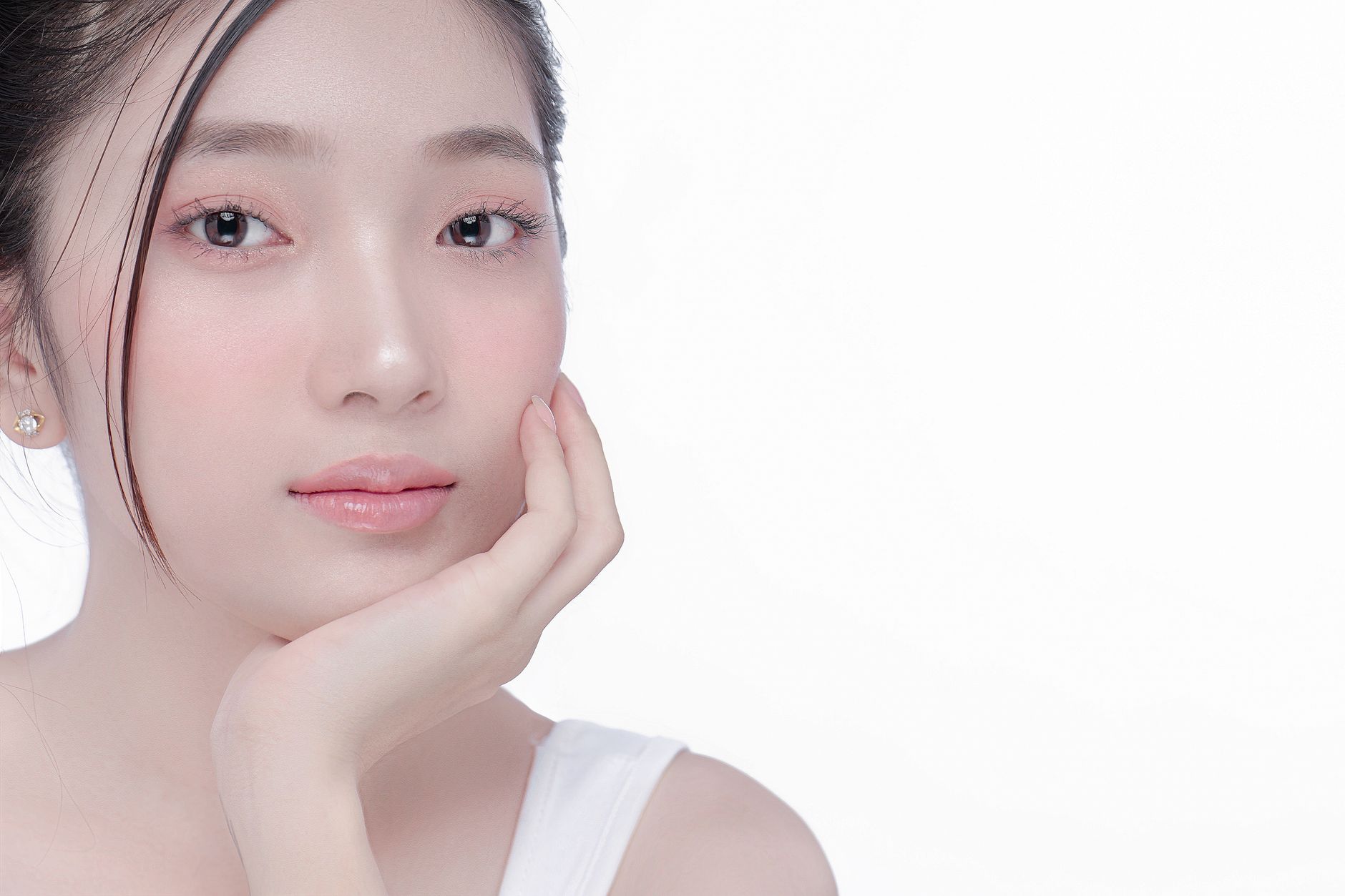 woman applying sunscreen to face with sensitive skin