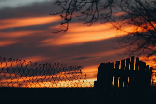 围栏, 戲劇性的天空, 日落 的 免费素材图片