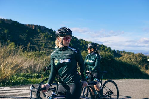 Fotos de stock gratuitas de bicicletas, bicicletas de carretera, casco