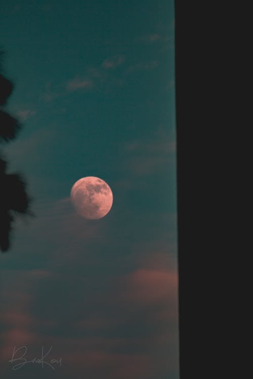 Fotos de stock gratuitas de alunizaje, azul, cielo de la tarde