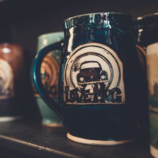 Stoneware mug set — photo by Craig Adderley on Pexels