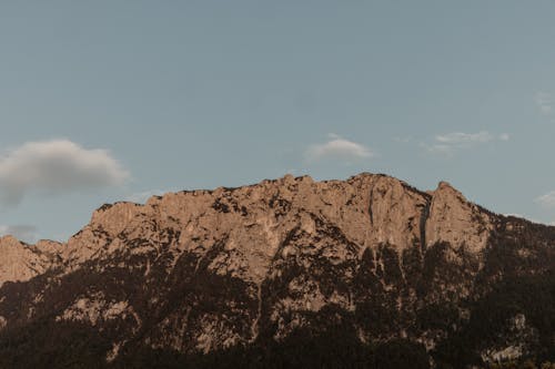 akşam karanlığı, dağ silsilesi, dağlar içeren Ücretsiz stok fotoğraf