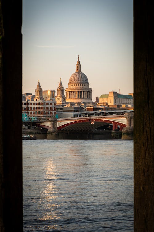 Thames and Saint Pauls Cathedral behind