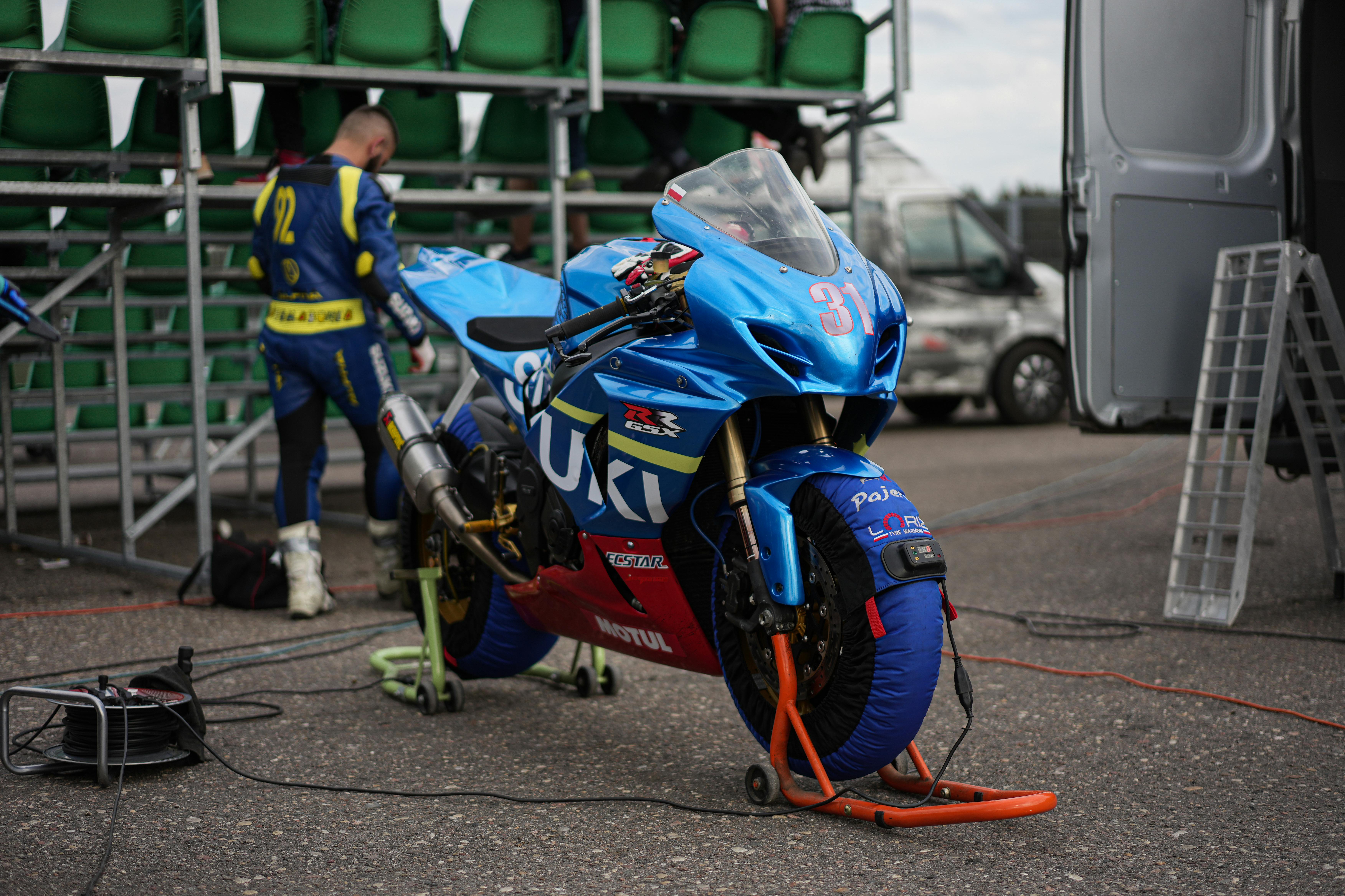 Suzuki motorcycle for sale in Seattle: Legal, Cost, and Ownership Guide