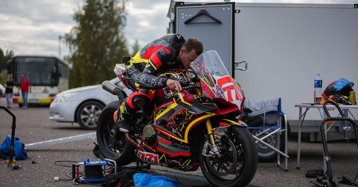 Motorcycle Racer Man Man on Racing Motorbike · Free Stock Photo