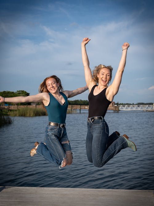 Free Smiling Women Jumping and Posing Stock Photo