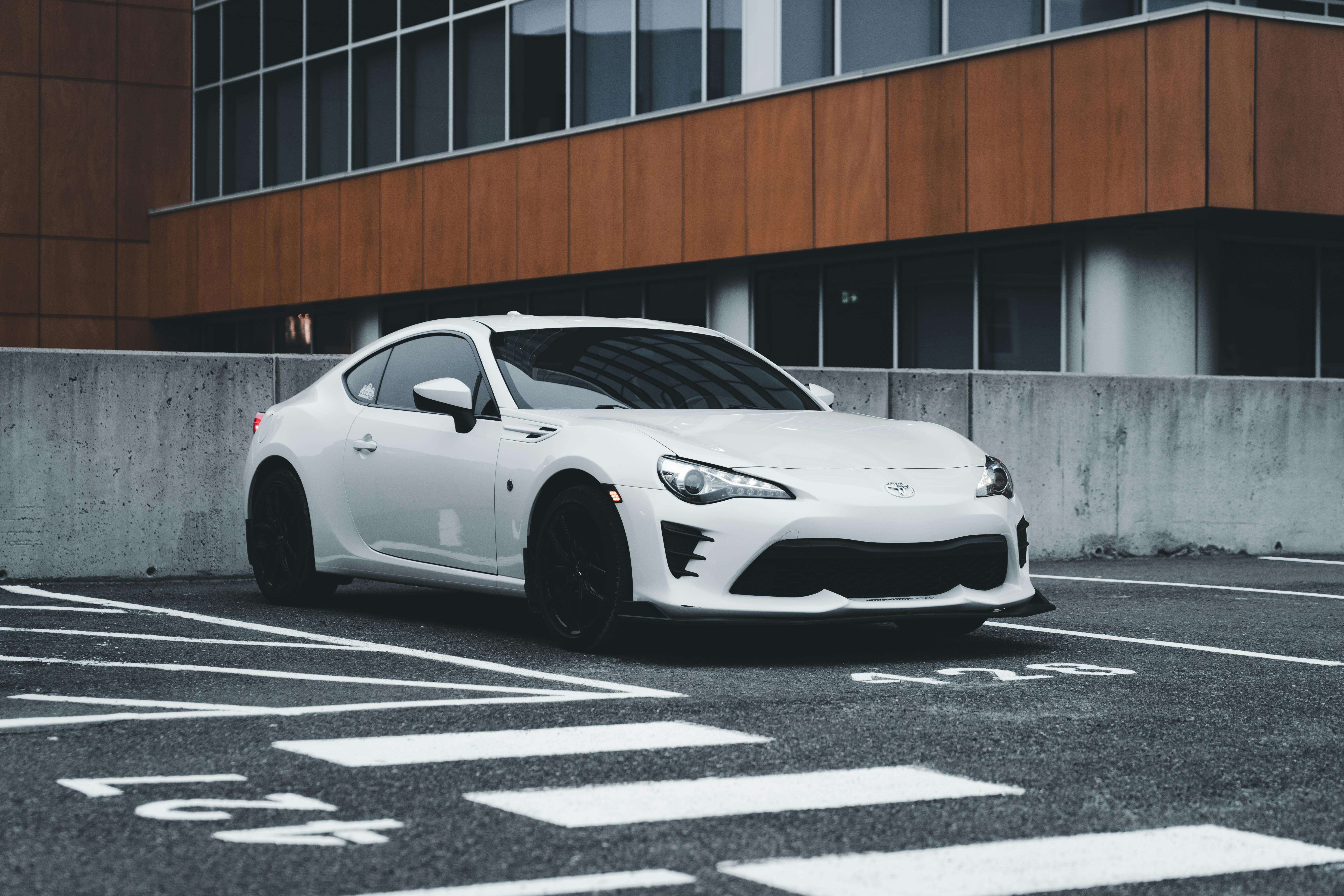 Toyota Recalls Prius Over Rear Doors That Can Open While Driving — Photo by Erik Mclean on Pexels