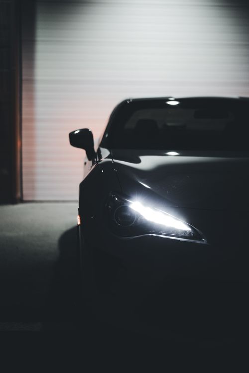 Car in Dark · Free Stock Photo