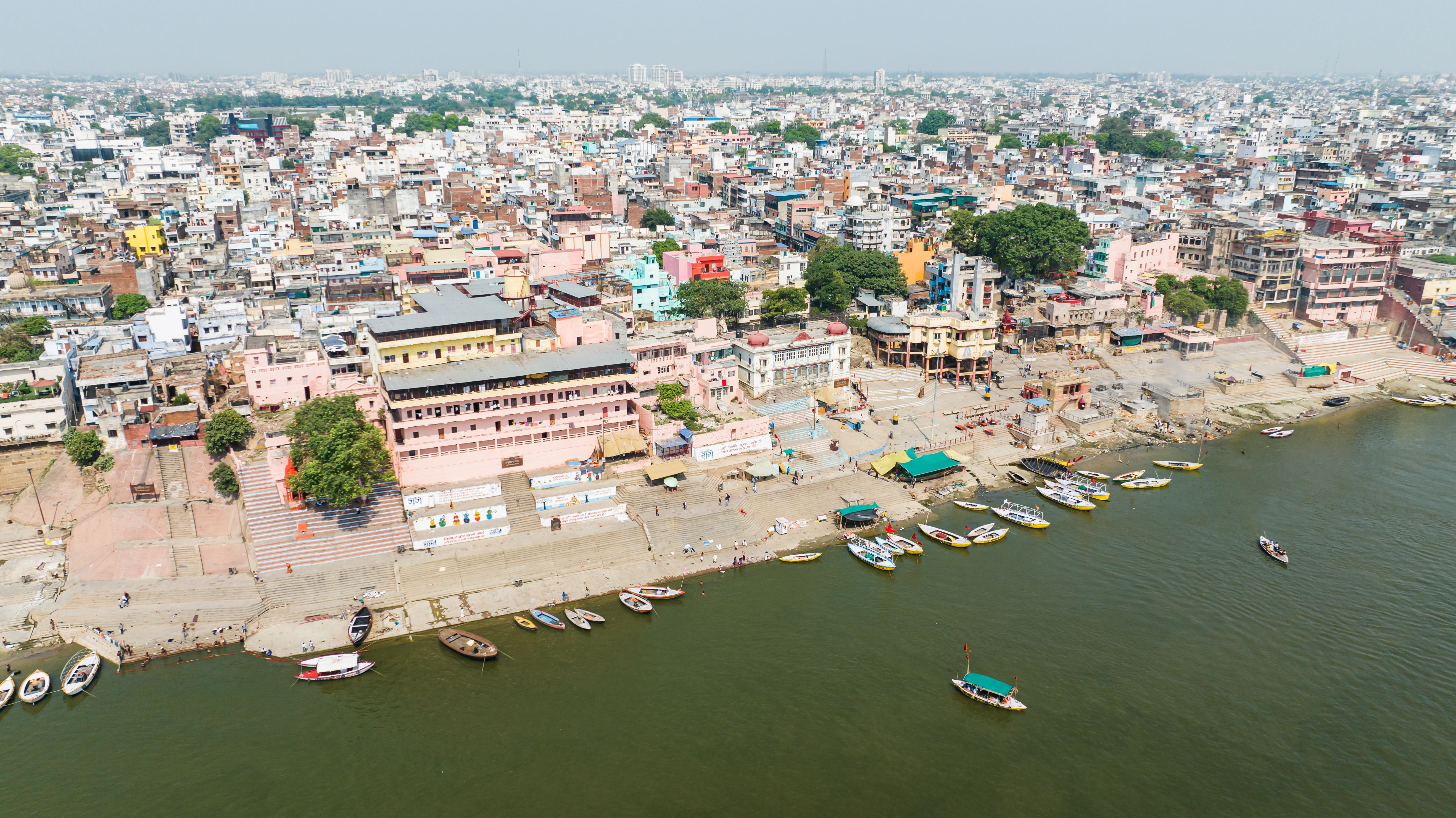 Free A view of a city from above with boats and buildings Stock Photo