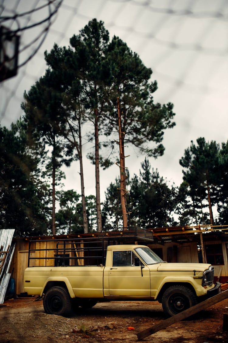 Yellow Jeep Honcho