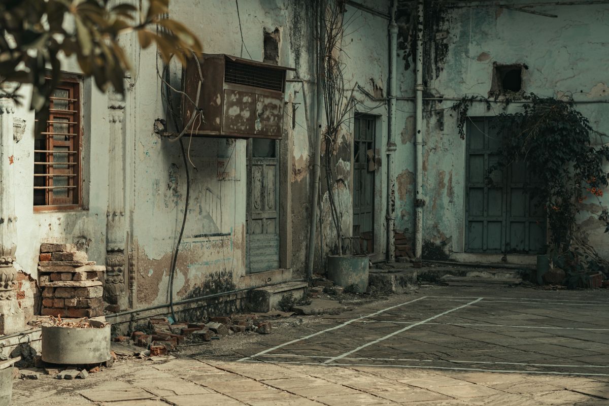 Abandoned Decaying Residential Building · Free Stock Photo