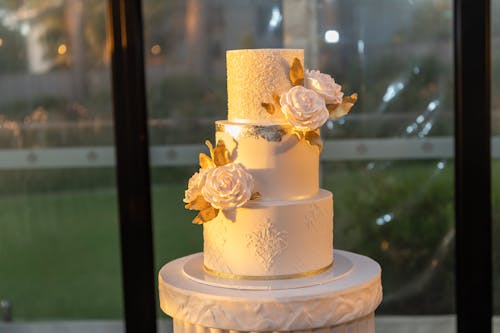 Kostnadsfri bild av blommig bröllopstårta, blommig kaka, bröllop
