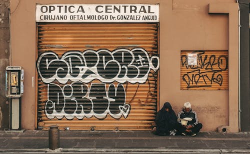 Gratis stockfoto met armoe, graffiti, mensen