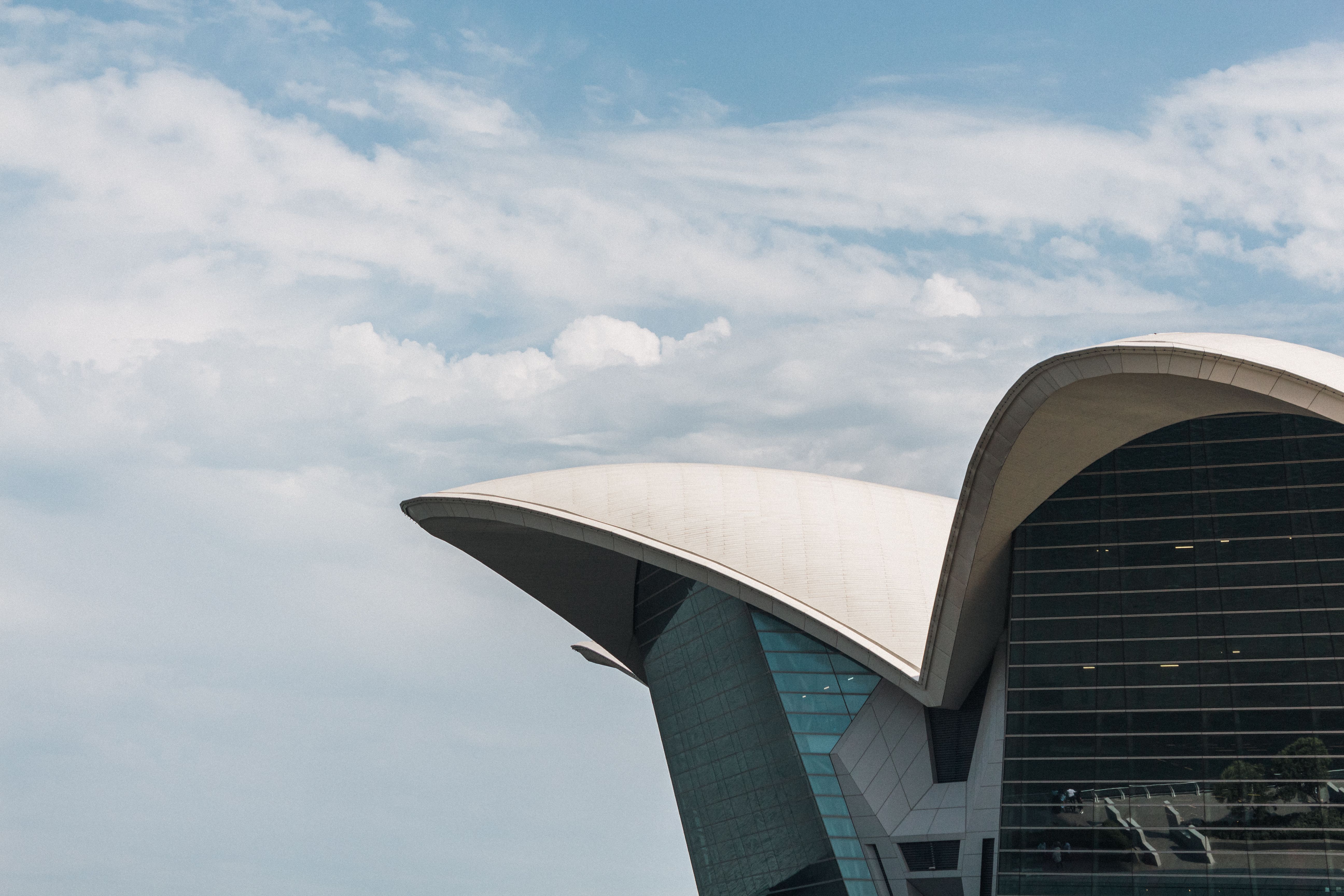 A sleek modern architectural design at Baku's Deniz Mall, showcasing urban innovation.