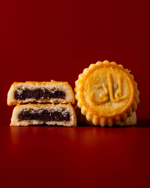 Close-up of delicious cookies with filling on a vibrant red backdrop. Perfect for dessert lovers.
