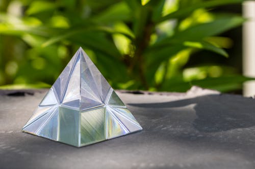 Fotos de stock gratuitas de cristal, enfoque selectivo, pirámide