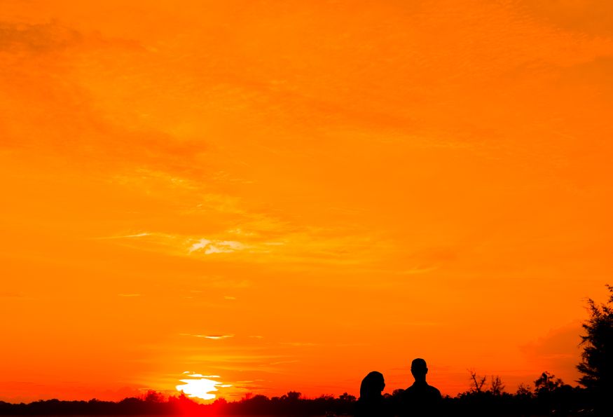 Online dating: starting a conversation on a niche platform