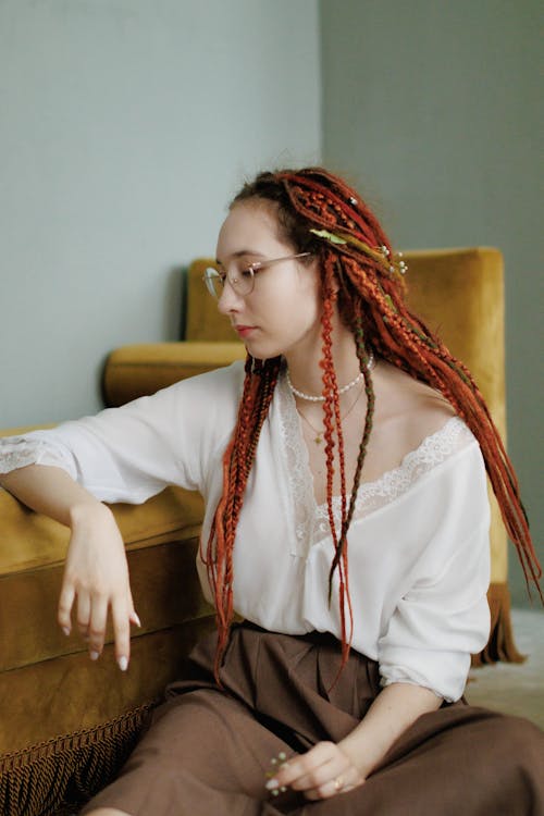 Kostenloses Stock Foto zu brille, dreadlocks, frau