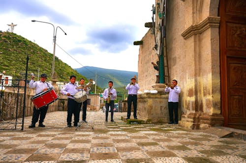 Kostenloses Stock Foto zu kirche, musiciens, quader