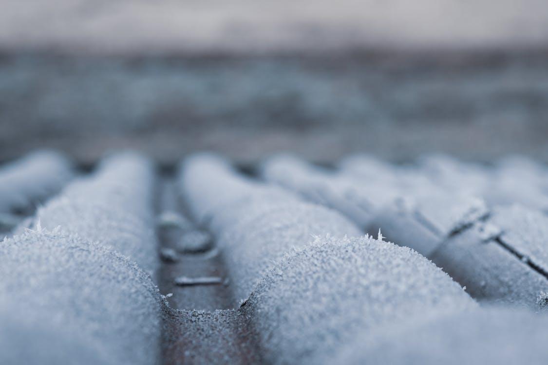 Selective Focus Photography of Roof Rail