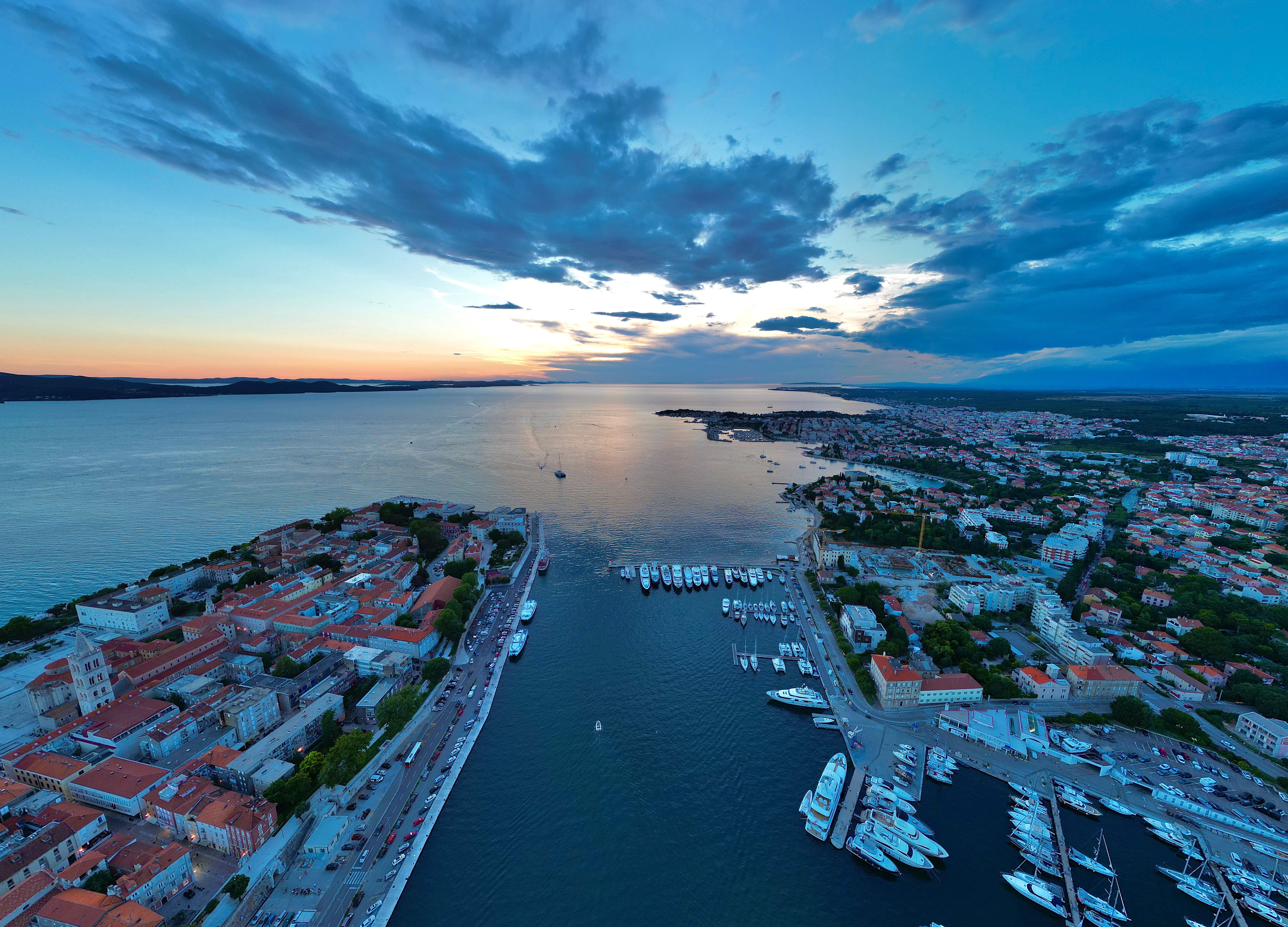 Split sau Zadar — Orga Mării din Zadar la apus de soare pe coasta dalmată