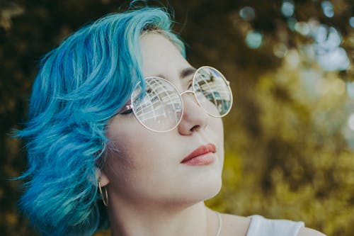 Free Blue-haired Woman Taking a Selfie Stock Photo