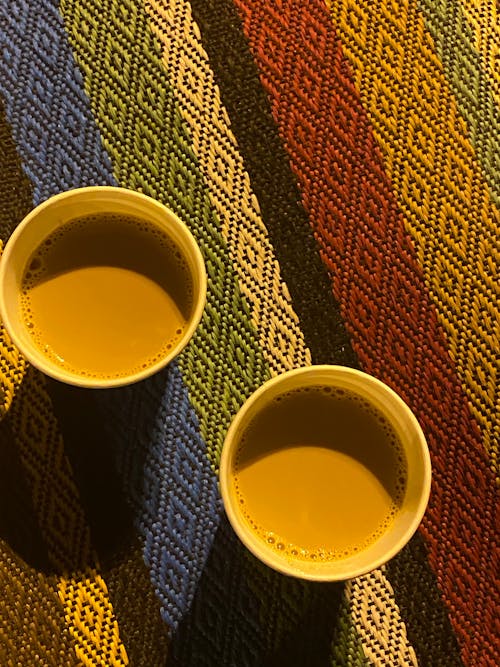 Darmowe zdjęcie z galerii z jednorazowe kubki, kawa, kofeina