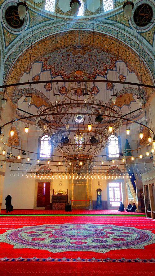 Free Stunning view of the dome interior of a mosque in Konya, Türkiye, showcasing exquisite chandeliers and mosaics. Stock Photo