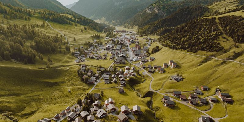 El pueblo de Malbun, en los Alpes de Liechtenstein, desde el aire