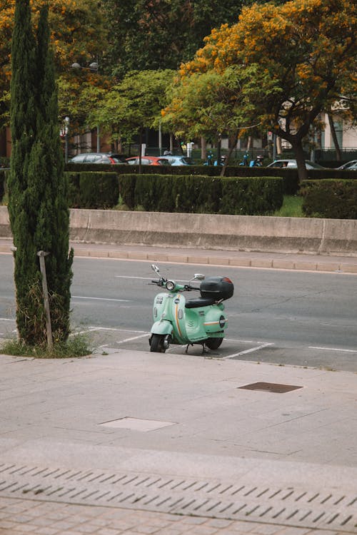 Foto d'estoc gratuïta de aparcat, carrer, carrers de la ciutat