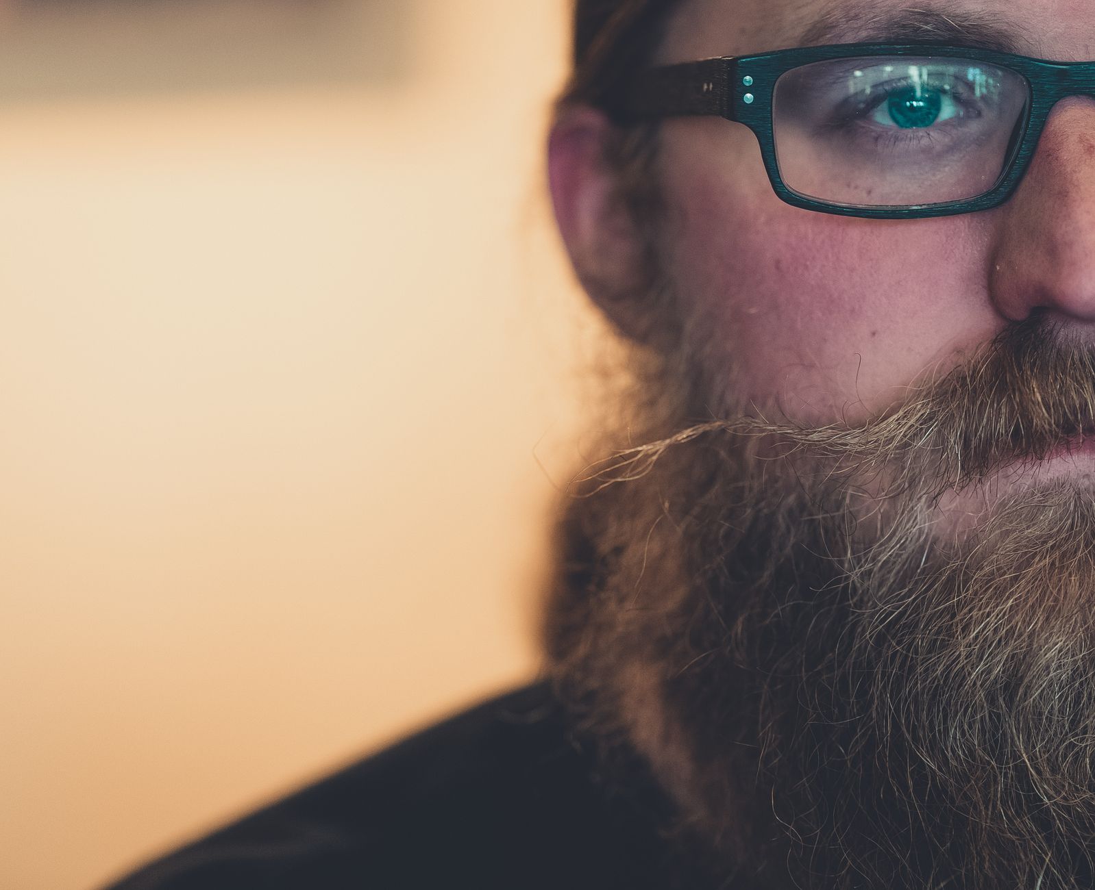 Why Does My Beard Itch? Understanding the Causes and Solutions