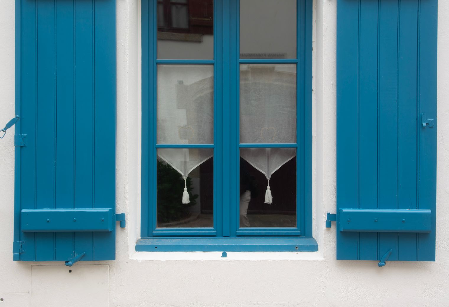 uPVC Spraying in Eel Pie Island — dust sheets down and the room fully protected