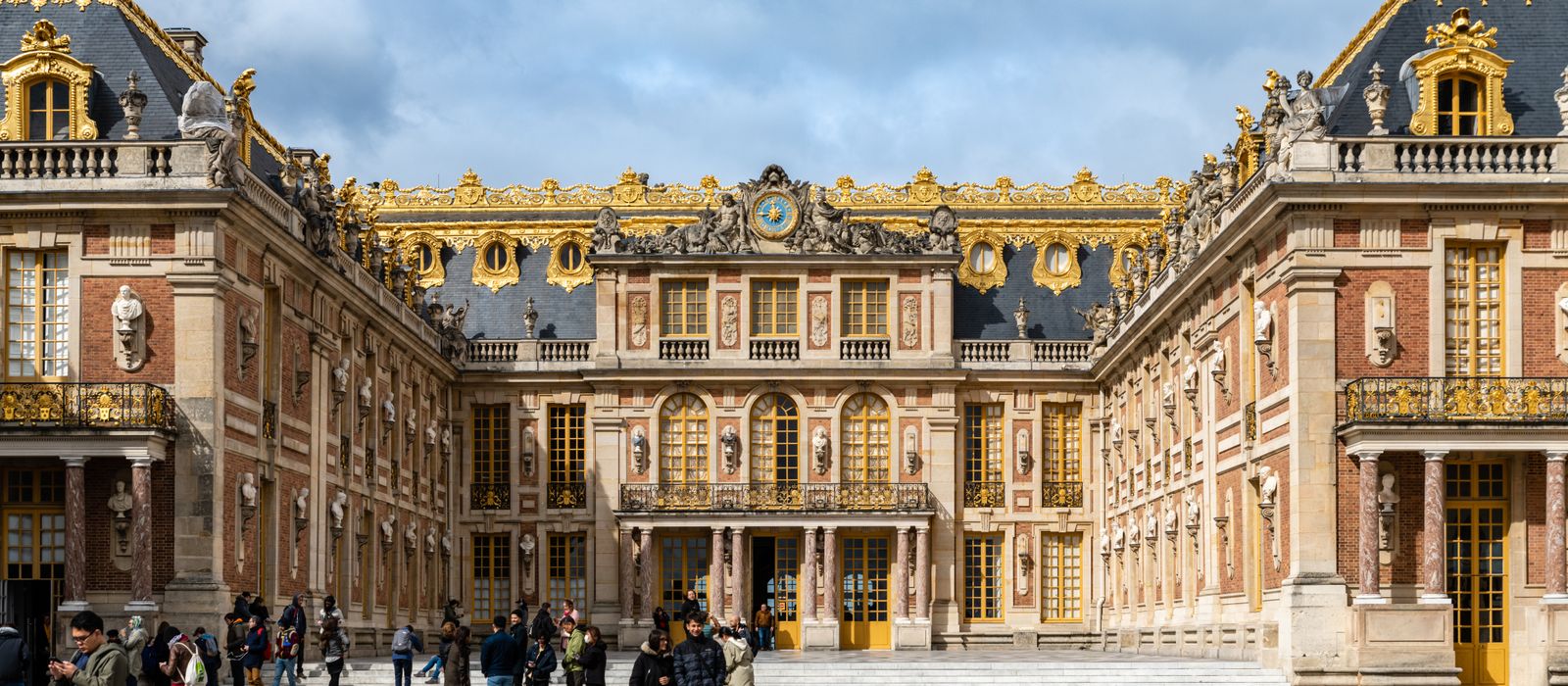 Explore the grandeur of the Palace of Versailles, a stunning example of baroque architecture.