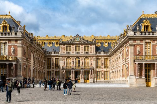 Free Explore the grandeur of the Palace of Versailles, a stunning example of baroque architecture. Stock Photo