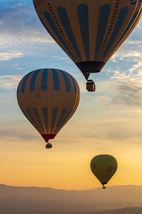 Free Hot air balloons soaring at sunset in Cappadocia, Türkiye, showcasing stunning landscapes and adventure. Stock Photo