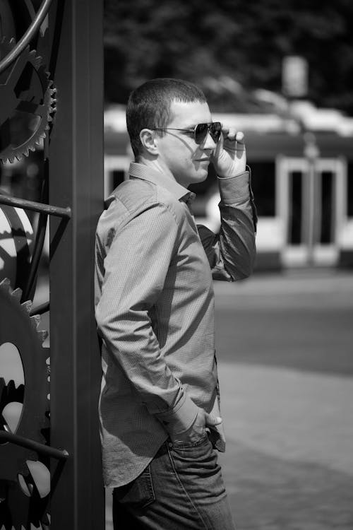 Free Man in Sunglasses and Shirt in Black and White Stock Photo