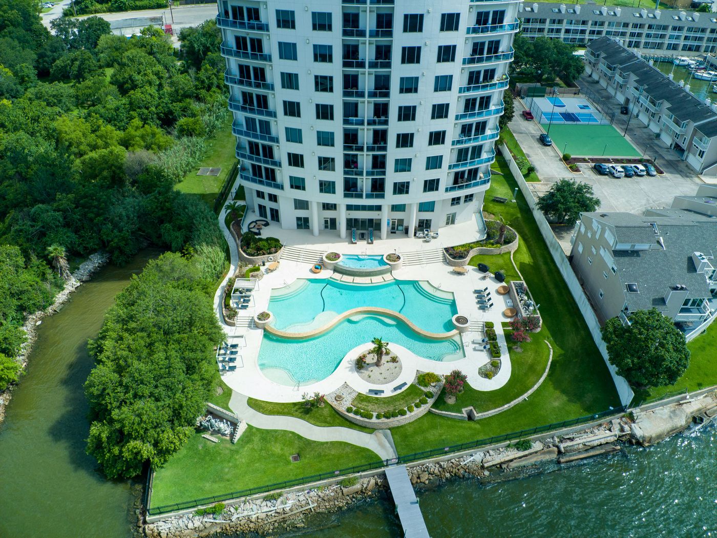 Aerial view of a Houston apartment community and pool