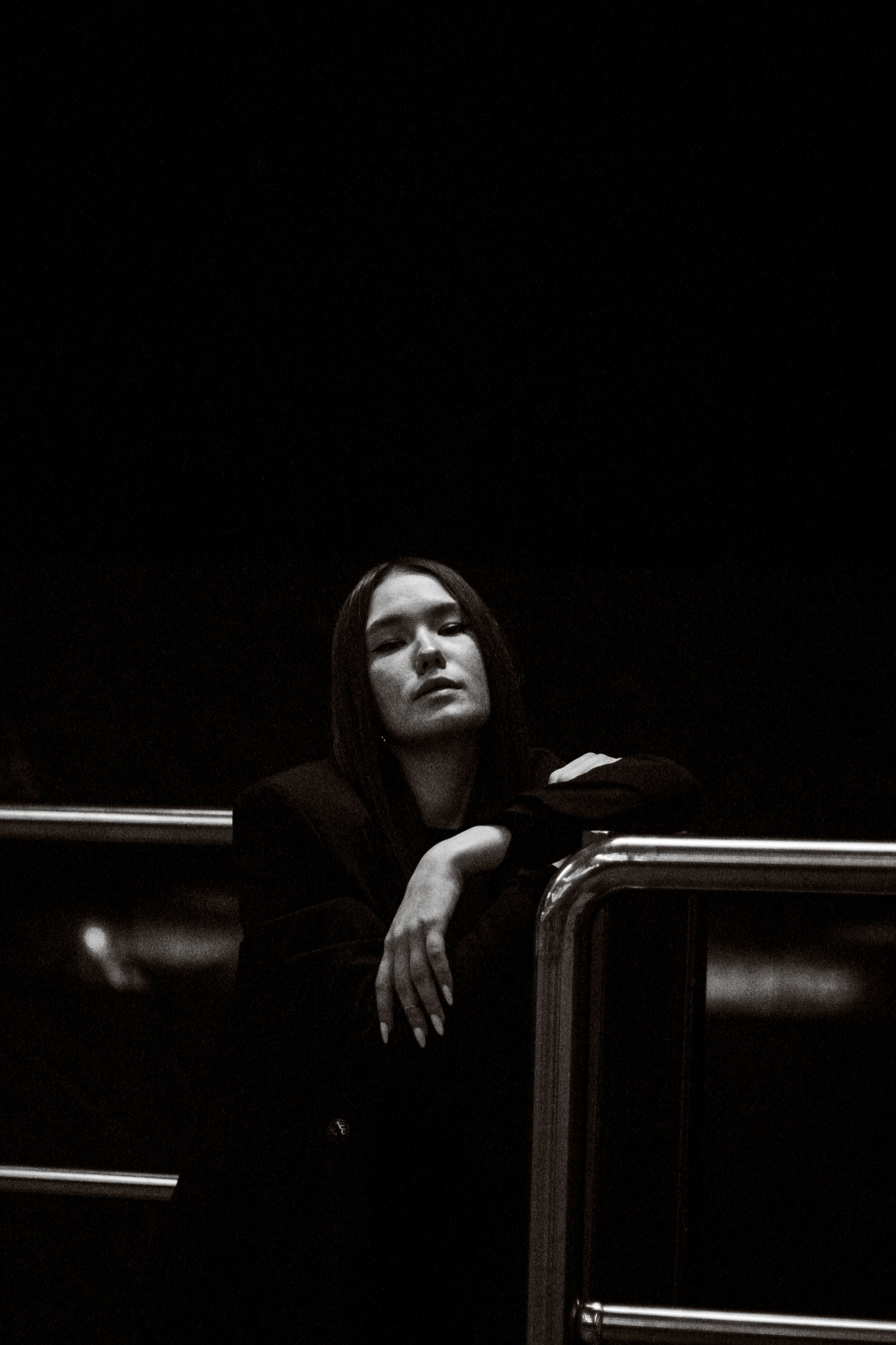 Woman Posing in Darkness in Black and White · Free Stock Photo