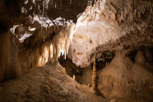 Immagine gratuita di eroso, grotta, interni